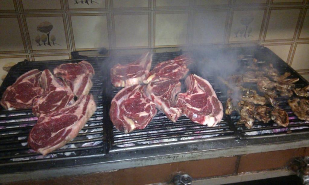 Hostal Restaurante El Chato Эль-Баррако Экстерьер фото